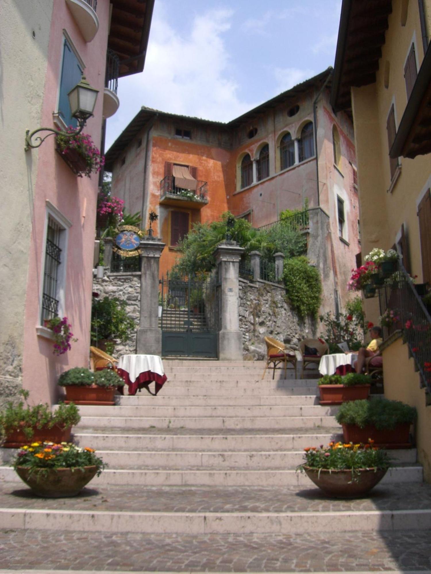Locanda Agli Angeli Гардоне Ривьера Экстерьер фото